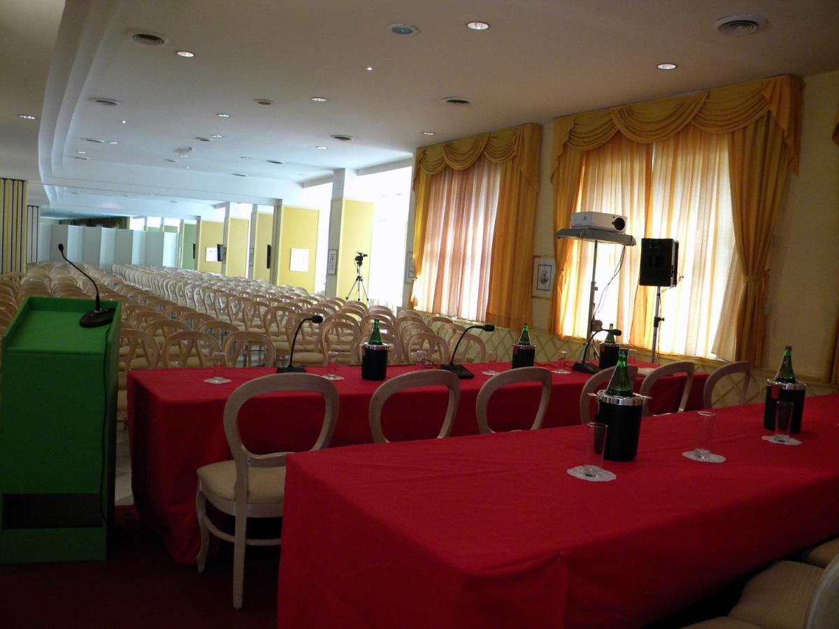 Hotel Dei Congressi Кастелламмаре-ди-Стабия Экстерьер фото